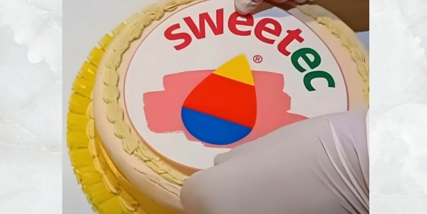 Allgemeine Anweisungen zum Auftragen von Zuckerpapier für torten